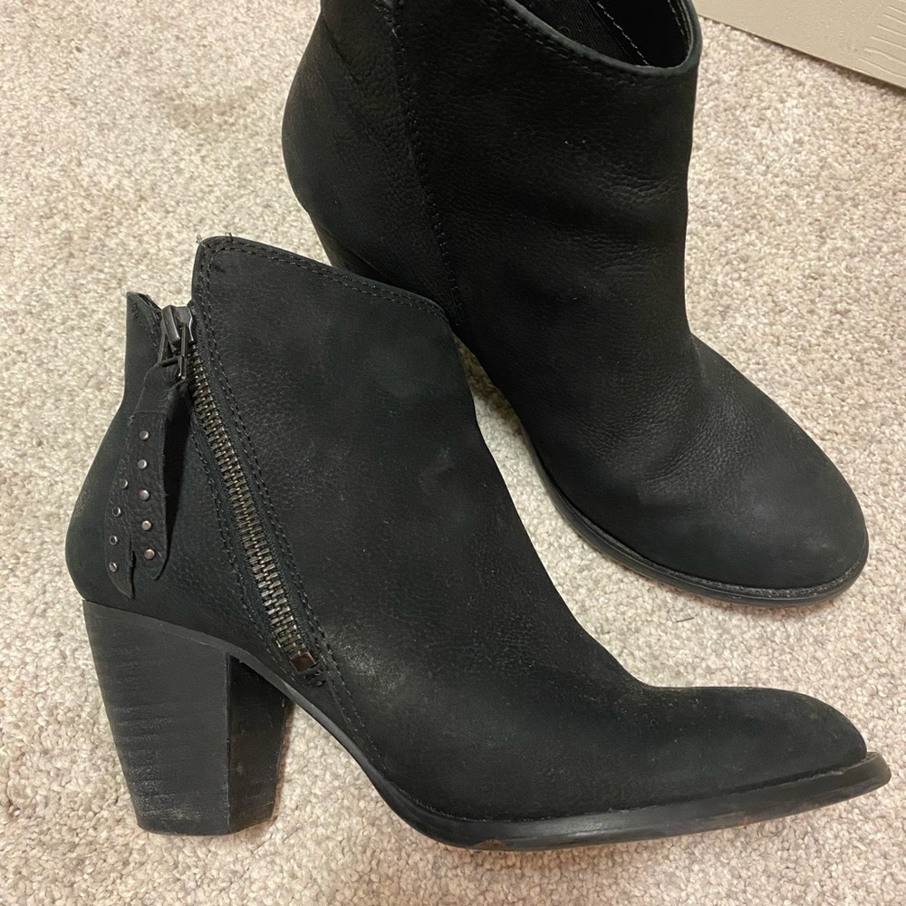 Steve Madden black booties